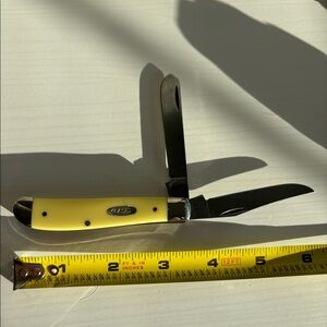 Yellow Case Carbon Trapper Knife